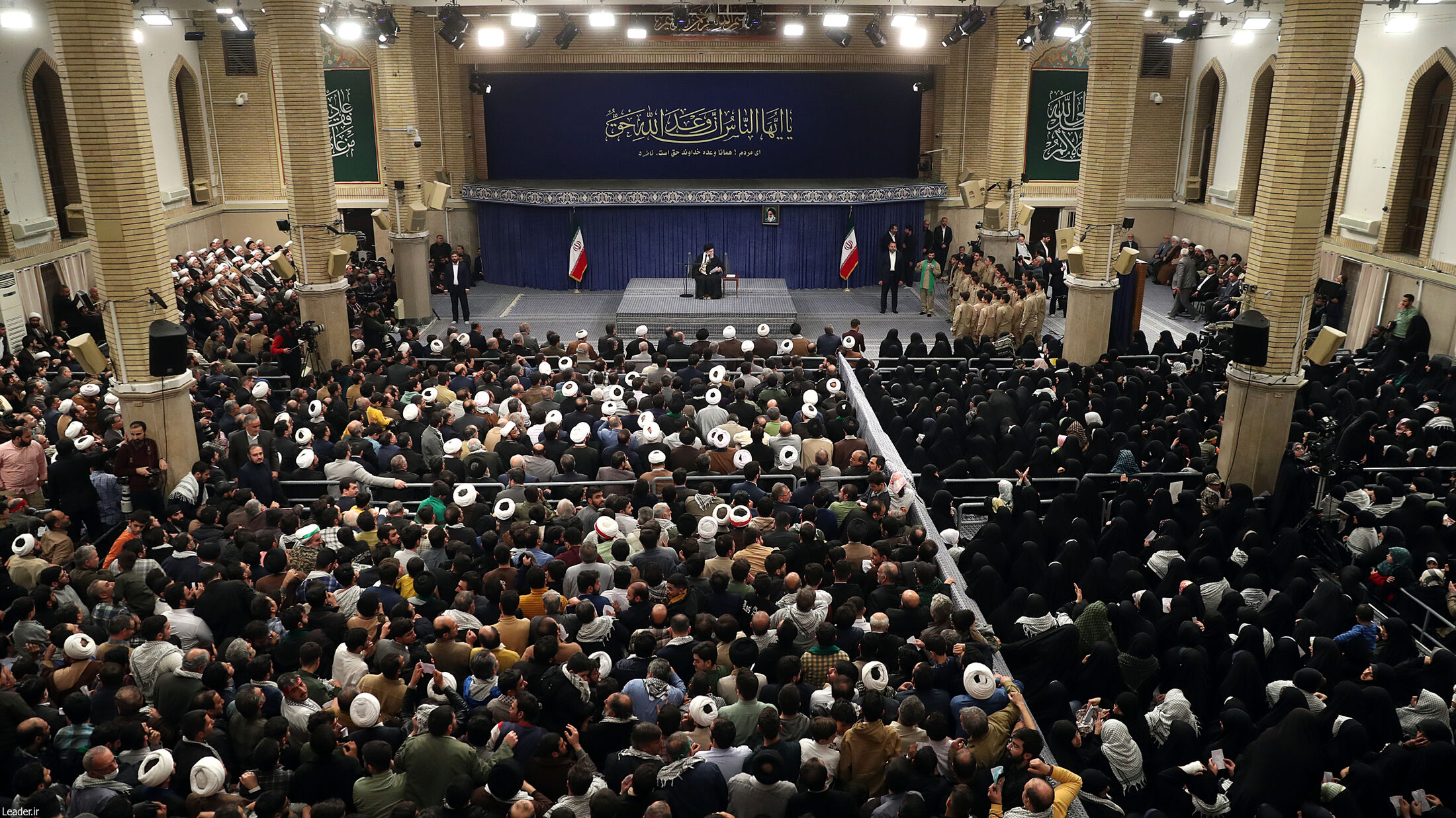  تصاویری از دیدار صبح امروز مردم قم با رهبر انقلاب