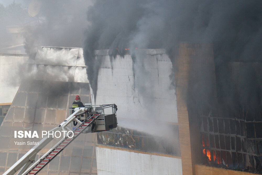 آتش سوزی مهیب در مرکز خرید ونوس - بندرانزلی