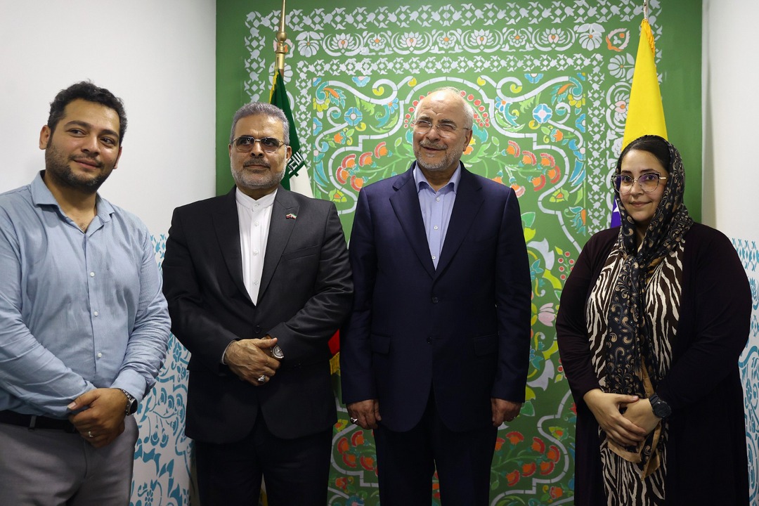 بازدید قالیباف از نمایشگاه دستاوردهای فن آوری جمهوری اسلامی در کاراکاس