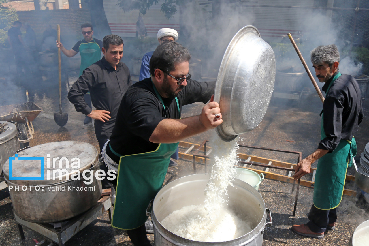 طبخ و توزیع ۷۲ دیگ غذای نذری