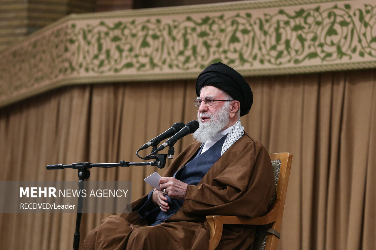 دیدار دانش‌آموزان و دانشجویان با رهبر انقلاب