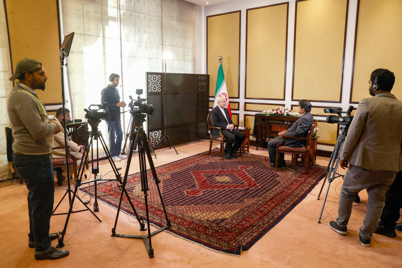 مصاحبه حامد میر مجری و روزنامه‌نگار سرشناس پاکستانی با قالیباف 