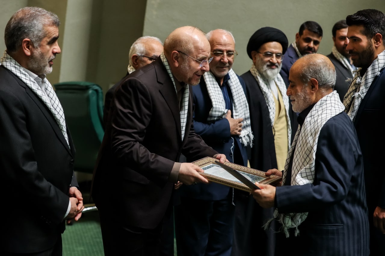 قالیباف میزبان و قدردان خانوادۀ شهدا