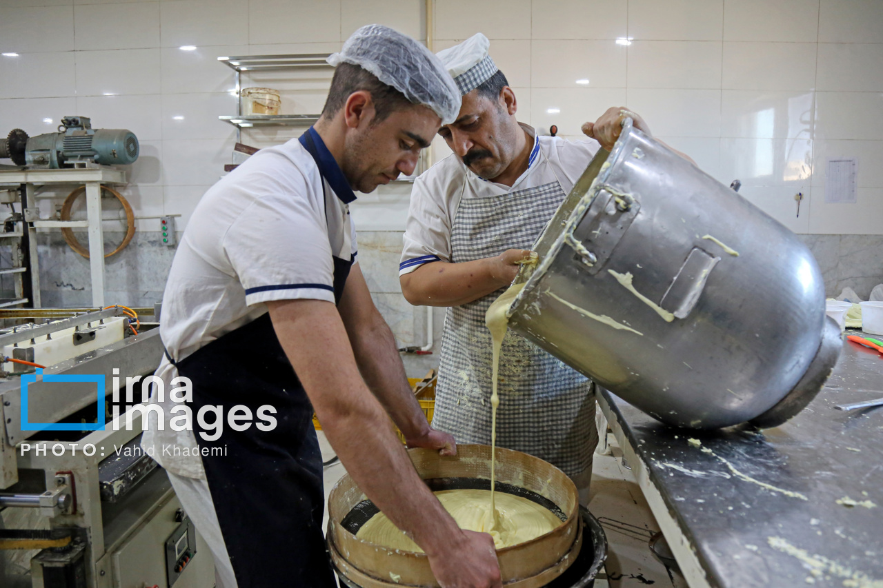 کارگاه پخت زولبیا و بامیه