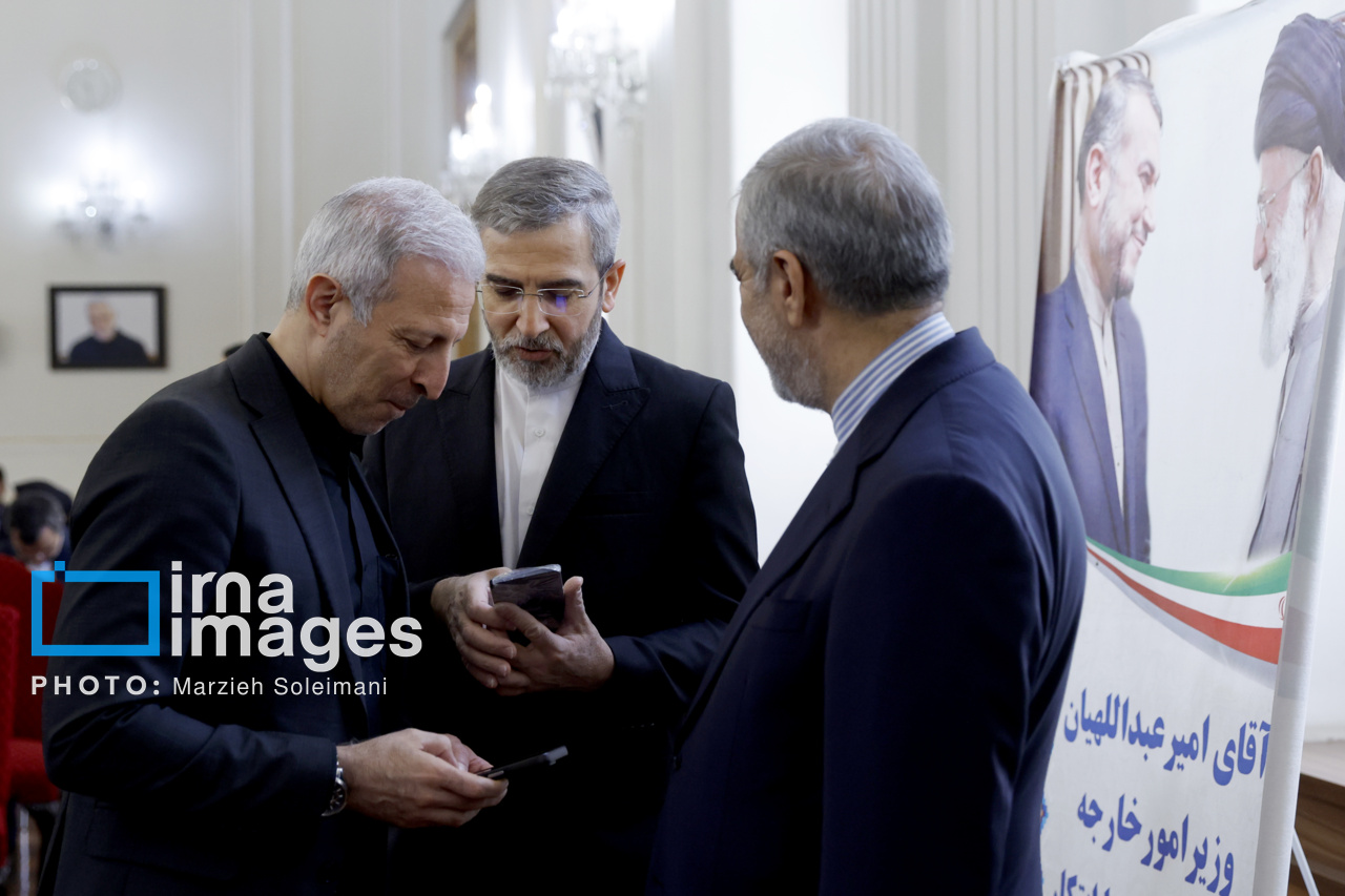 رونمایی از سردیس شهید امیرعبداللهیان در وزارت خارجه