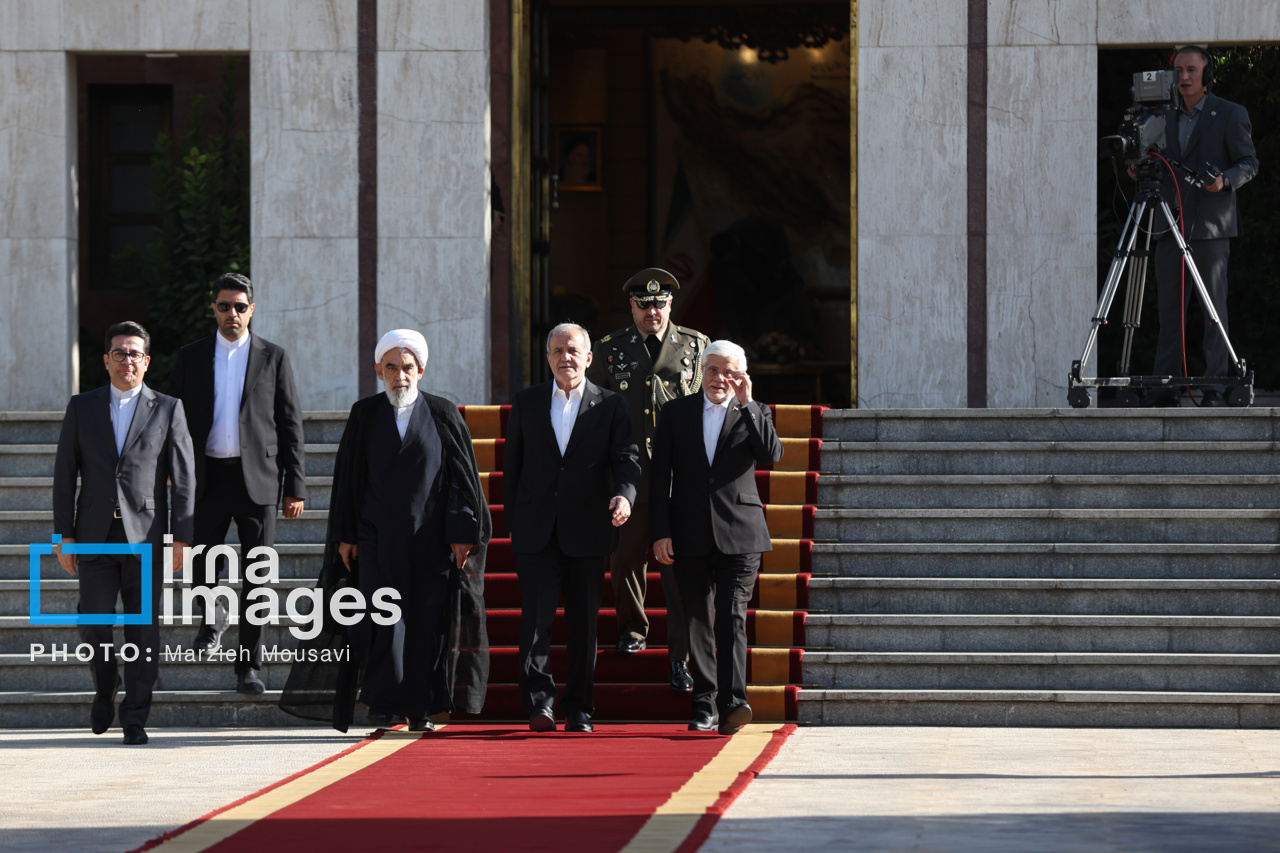 بدرقه رئیس‌جمهور به چین