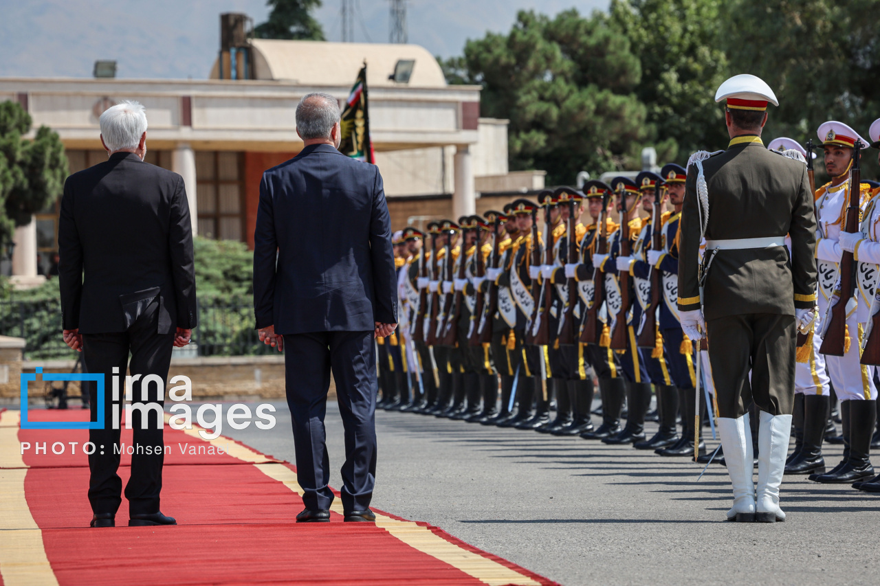 تصاویر بدرقه رئیس‌جمهور در سفر به پاکستان