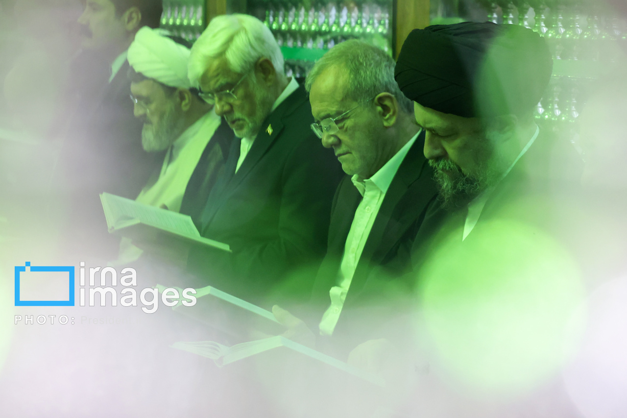 حضور پزشکیان بر مزار شهدای تهاجم اسرائیل به ایران