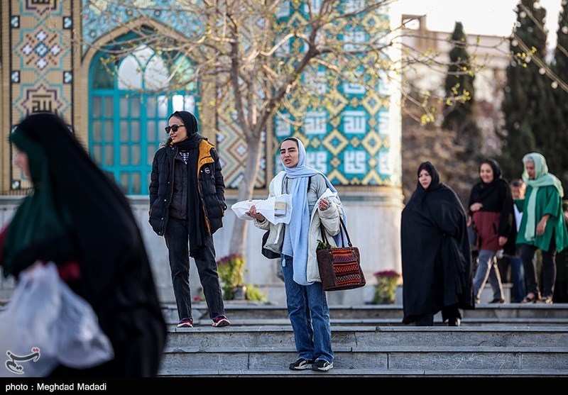 نماز عید سعید فطر در امامزاده پنج تن لویزان