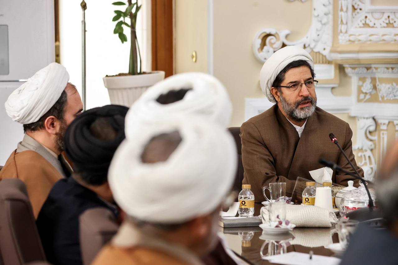 نشست جمعی از علماء و اعضای مرکز تحقیقات اسلامی قم با قالیباف