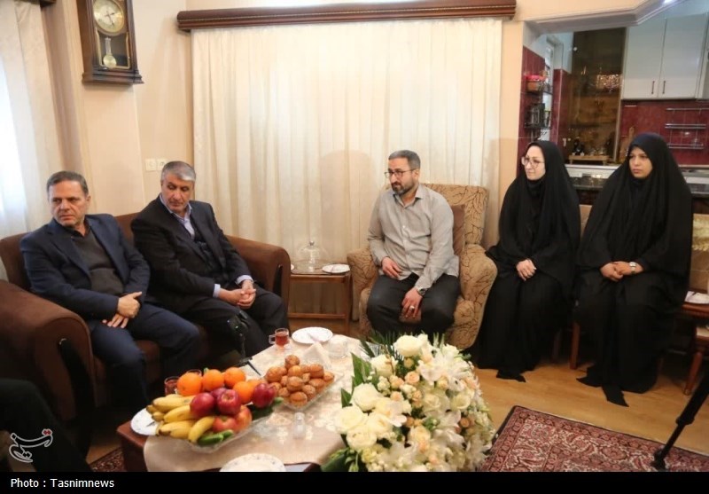 دیدار رئیس سازمان انرژی اتمی با خانواده شهید شهریاری