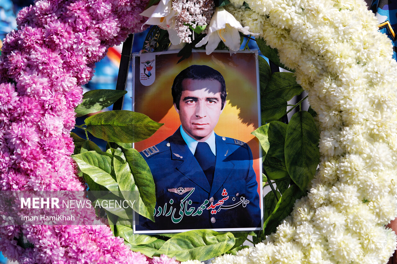 تشییع همافر شهید «محمد خاکی‌زاده» در همدان