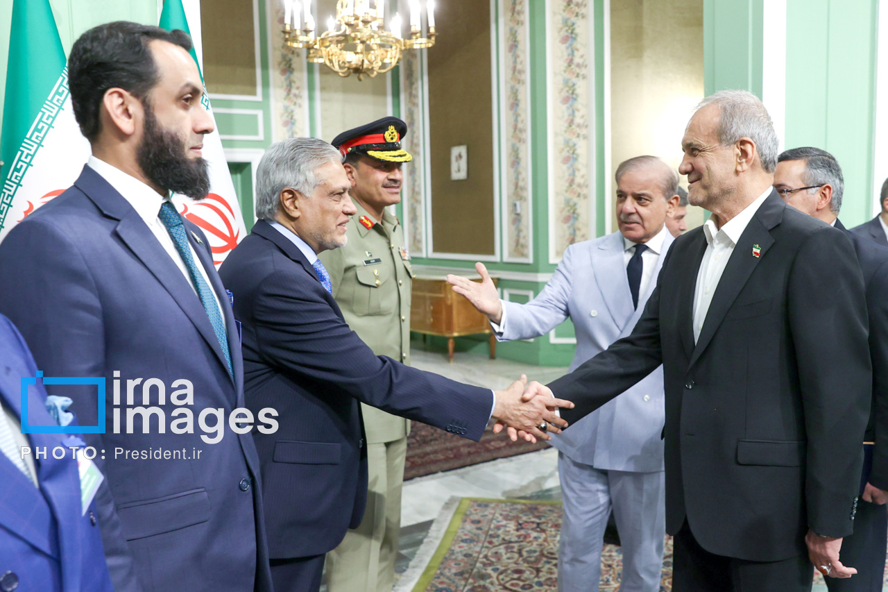 استقبال رسمی از نخست‌وزیر پاکستان