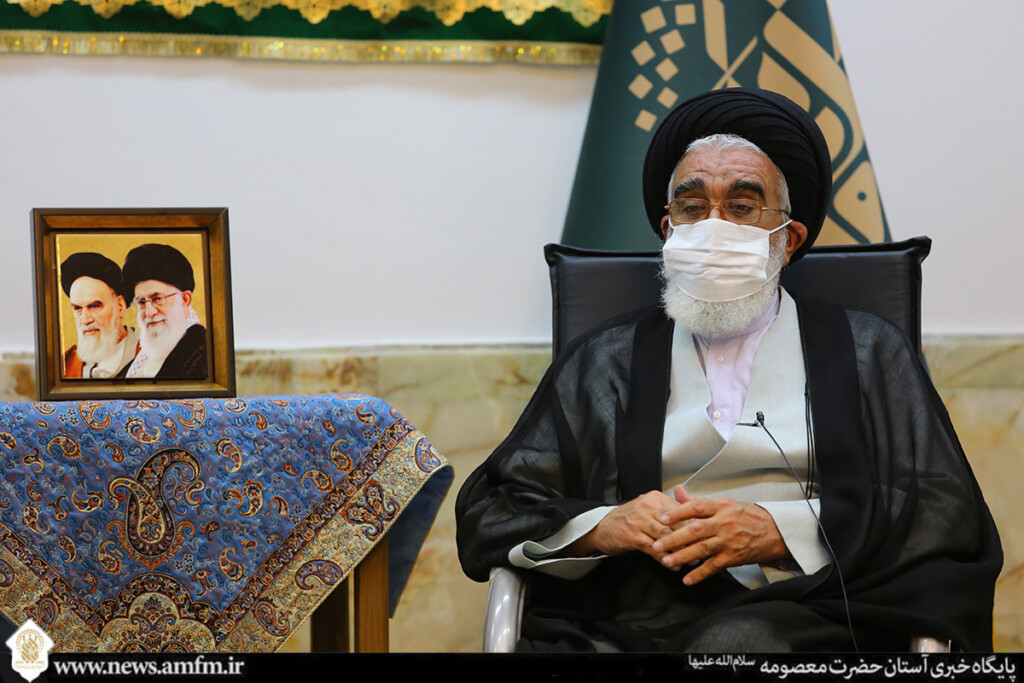 حضور اژه ای بر مزار آیت الله بهجت و علمای عظام