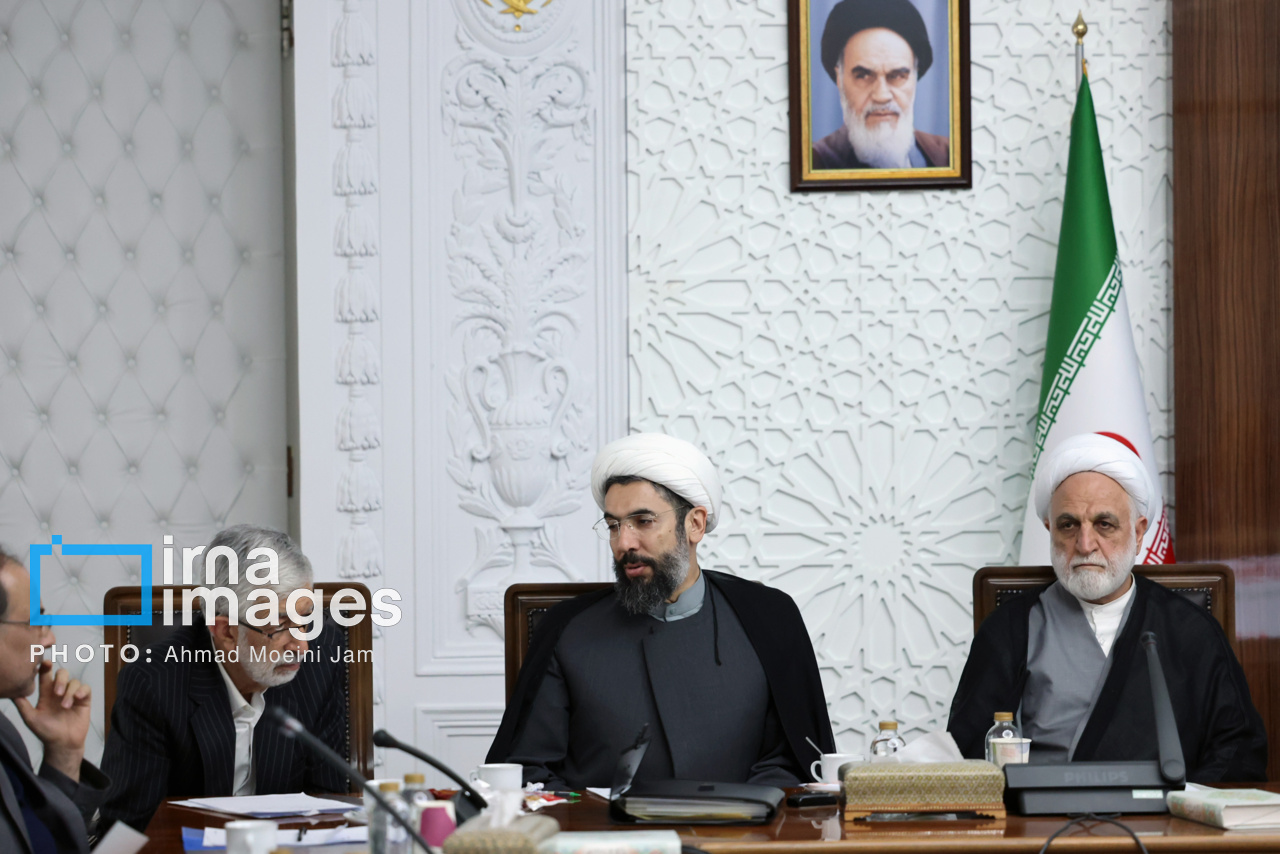 جلسه شورای عالی انقلاب فرهنگی