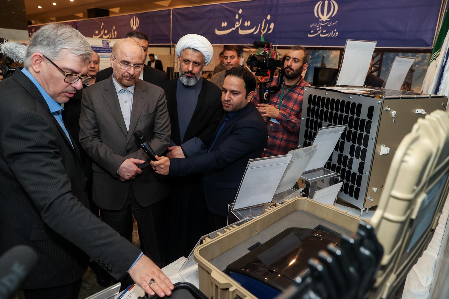 بازدید قالیباف از نمایشگاه توانمندی‌های تولید داخل