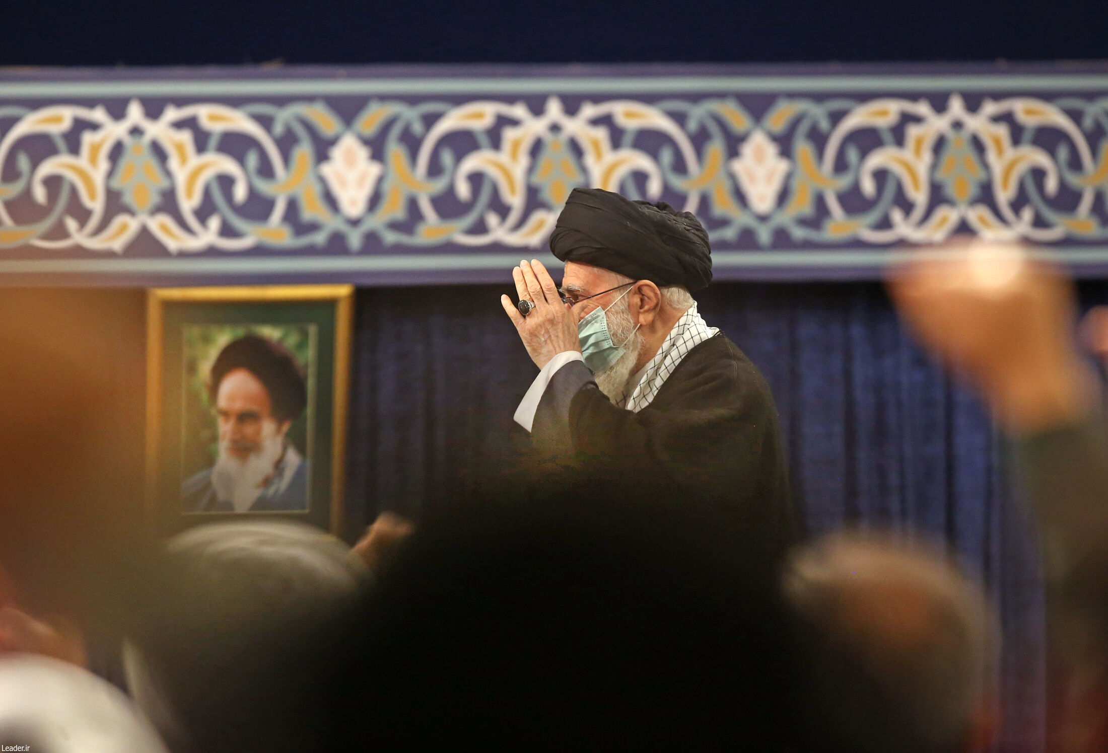  دیدار جمعی از مردم شهر قم با رهبر انقلاب