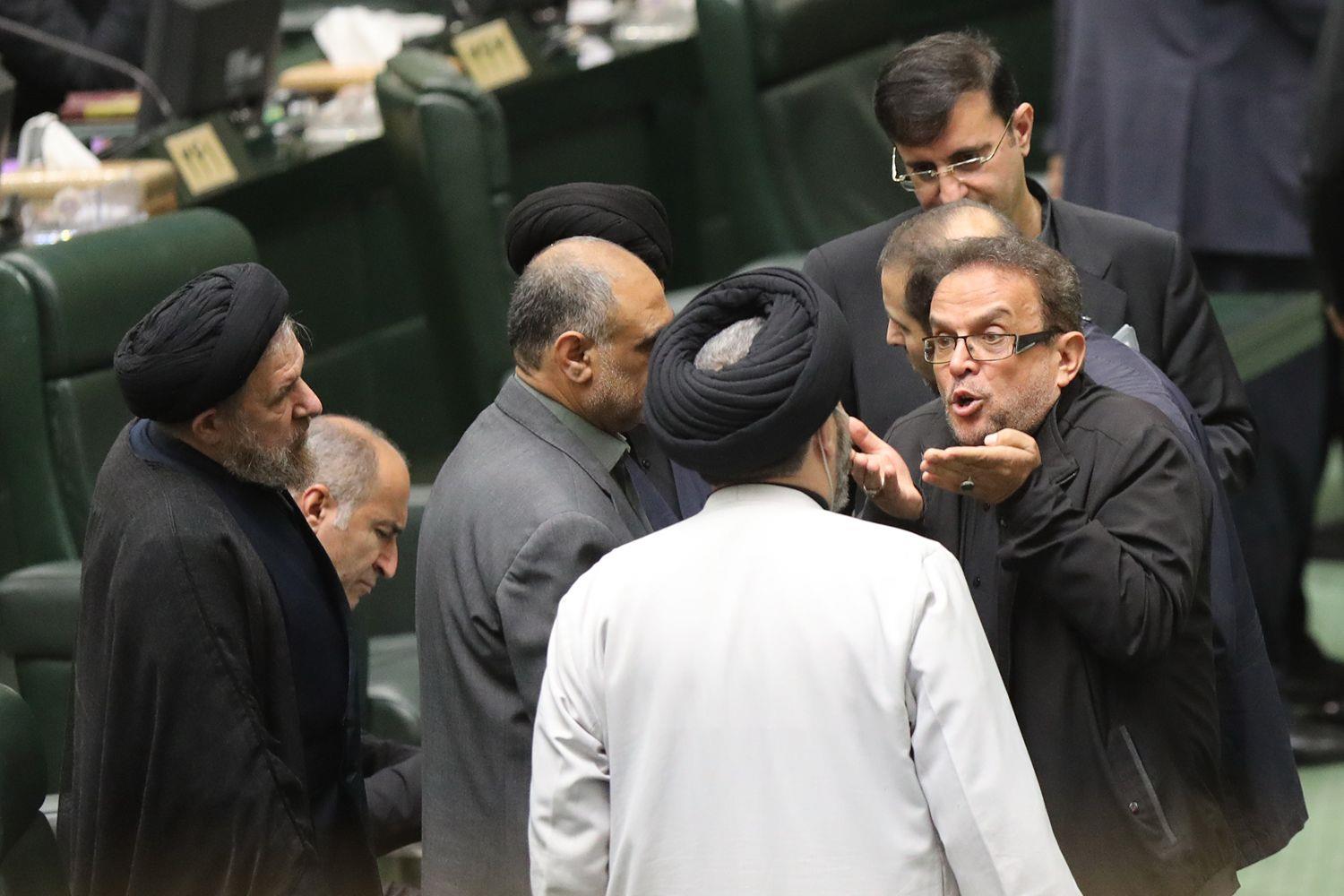 سئوال از وزیر کار در نشست علنی دوم مرداد مجلس