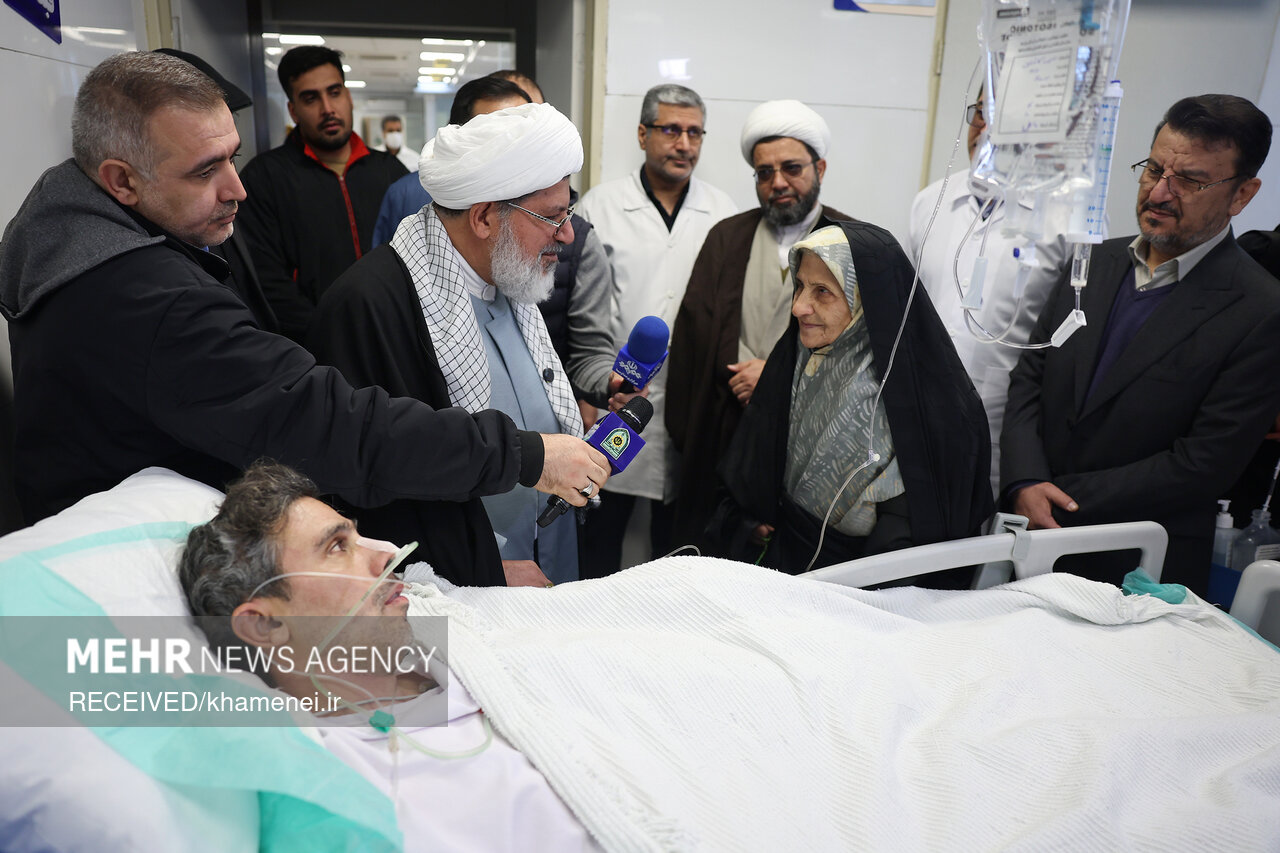 حضور نمایندگان رهبر انقلاب در منازل تعدادی از جانبازان