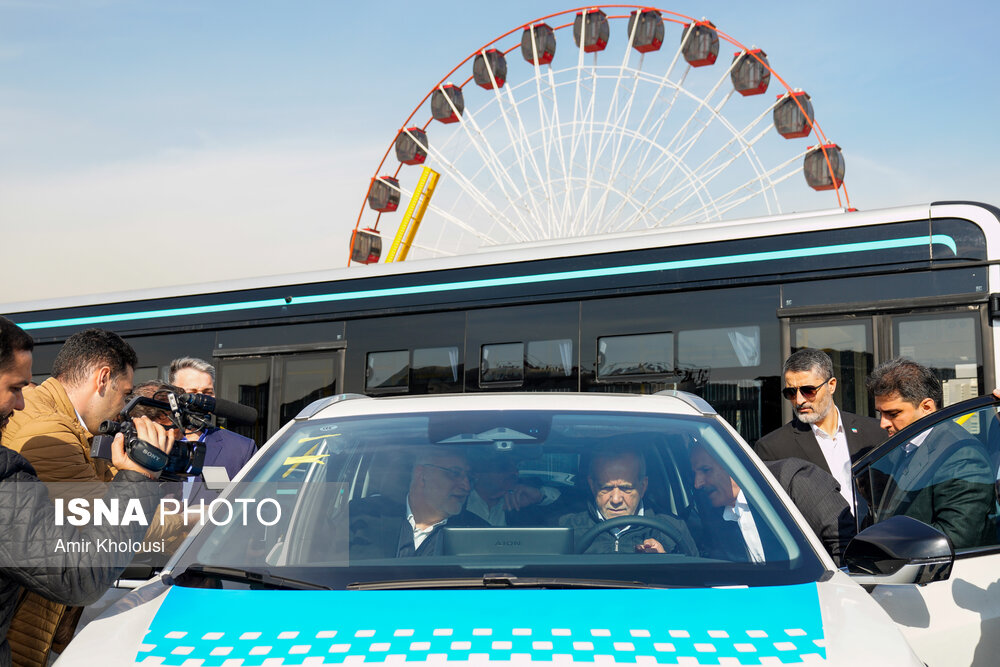 مراسم رونمایی از نخستین بسته حمل و نقل عمومی برقی تهران