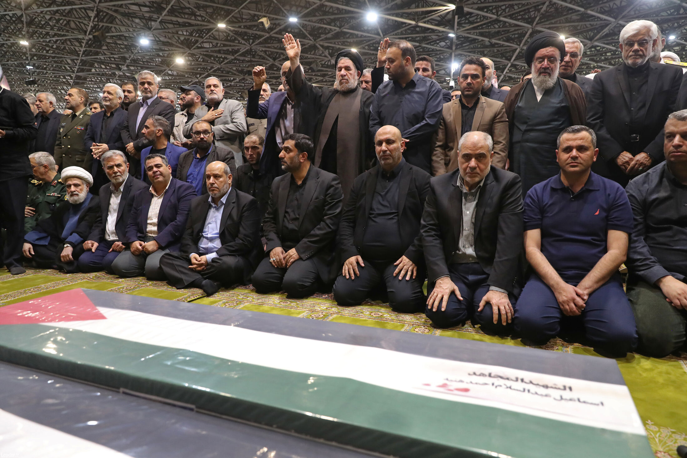 اقامه نماز بر پیکر شهید هنیه به امامت رهبر معظم انقلاب