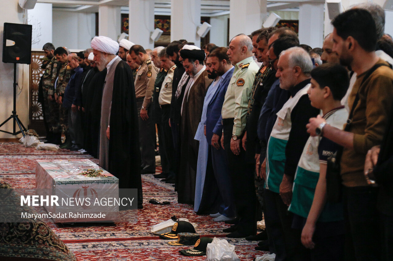 تشییع شهید مدافع امینت «سجاد جوکار» در حرم شاهچراغ (ع)