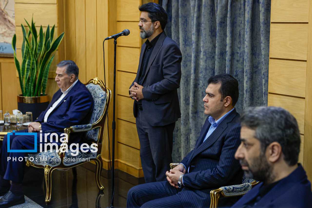 تصاویر مراسم بدرقه رئیس‌جمهور به عمان