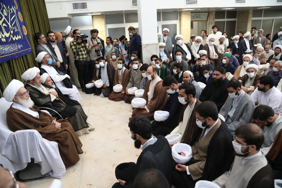 عمامه‌گذاری طلاب