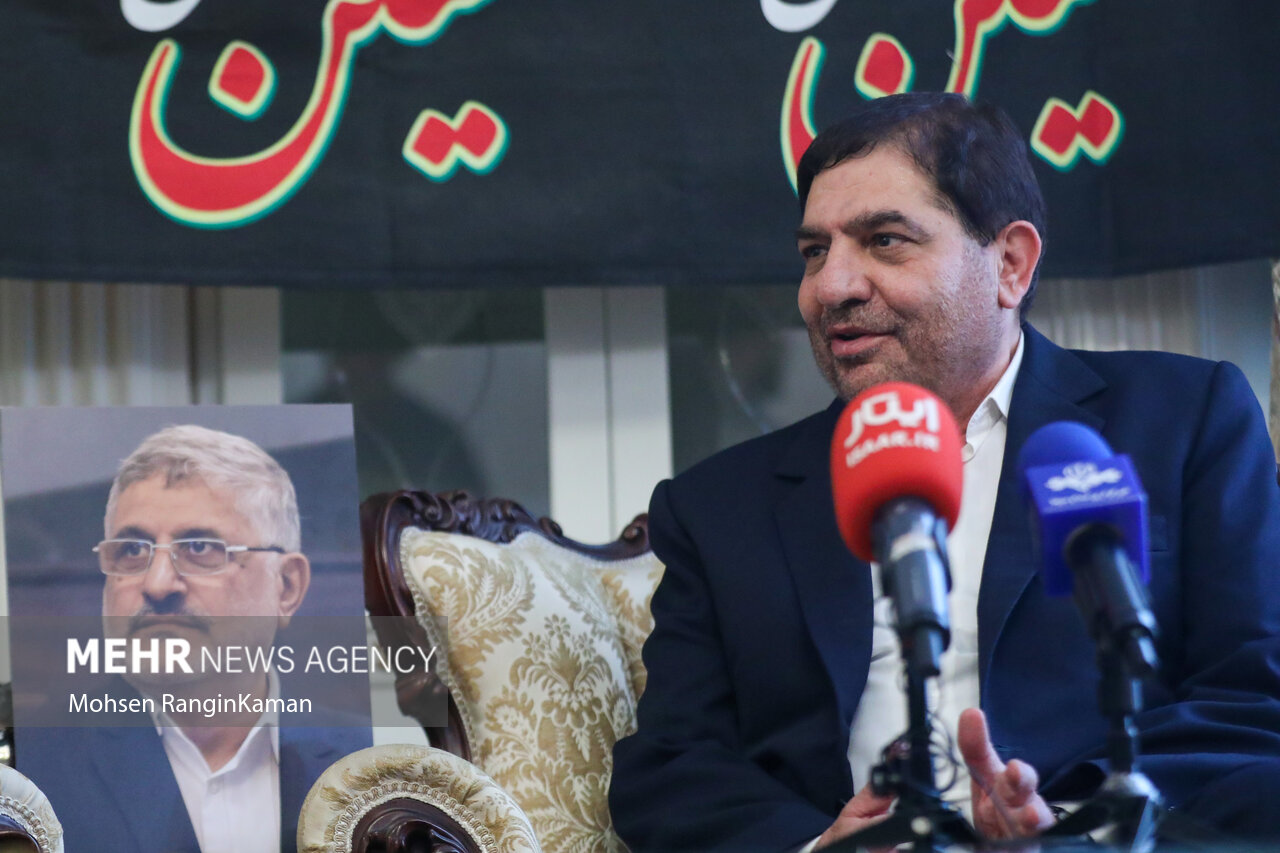 دیدار محمد مخبر با خانواده شهیدان شهریاری و ذوالفقاری