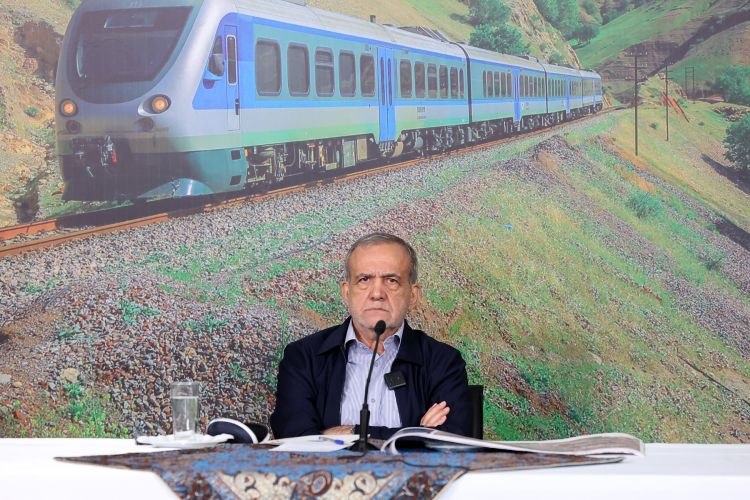 بازدید پزشکیان از خطوط راه‌آهن 