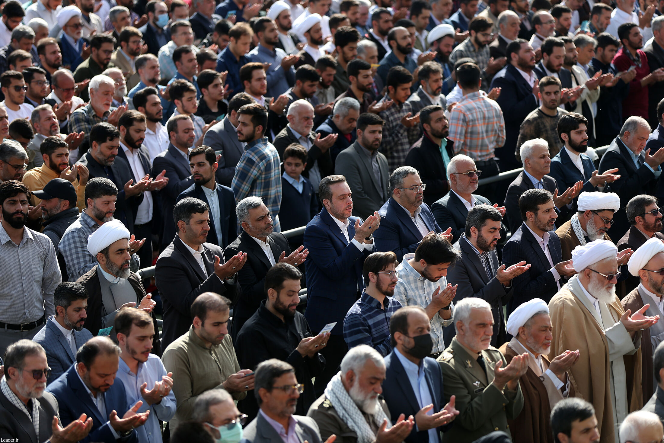 اقامه نماز عید فطر به امامت مقام معظم رهبری