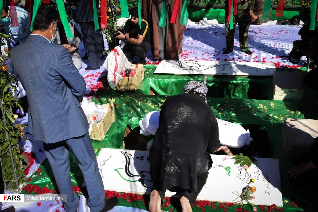 تشییع دو شهید گمنام