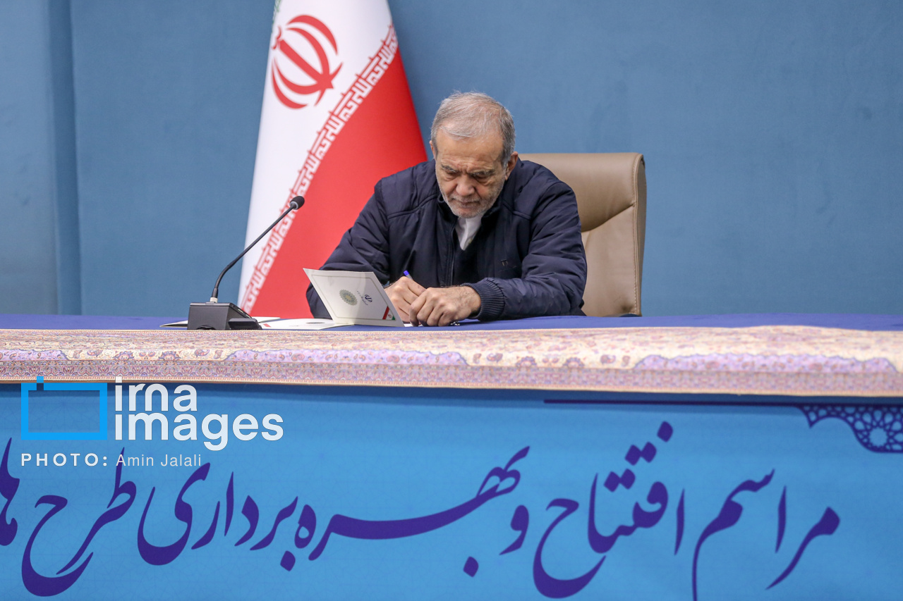 افتتاح و بهره برداری از طرح های نفت و نیرو