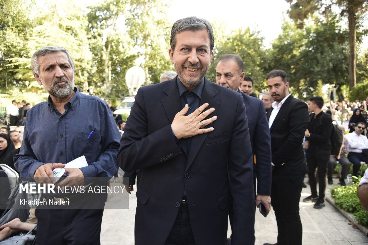 مراسم تشییع پیکر استاد «محمود فرشچیان» در اصفهان