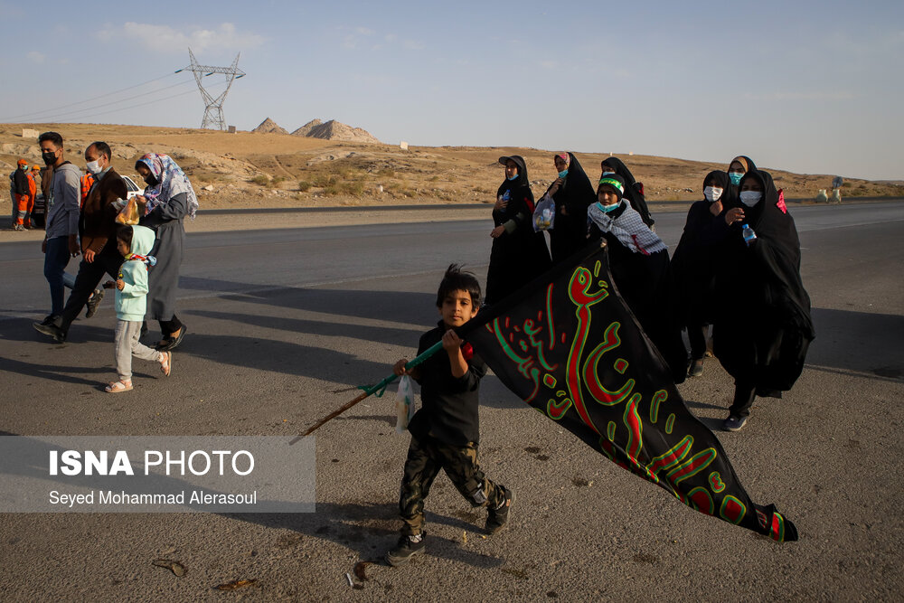 پیاده روی زائران امام رضا