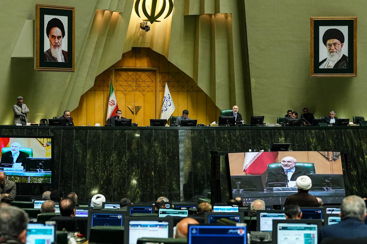 نشست غیرعلنی چهارشنبه ۱۷ دی