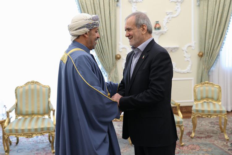 تصاویری از دیدار وزیر کشور عمان با دکتر پزشکیان 