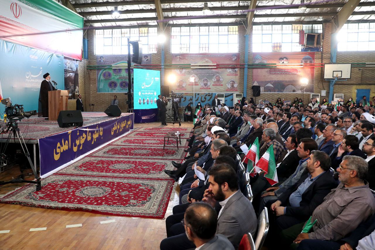 دیدار رئیس جمهور با مردم در ورزشگاه تختی ورامین