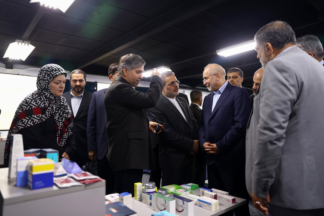 بازدید قالیباف از نمایشگاه دستاوردهای فن آوری جمهوری اسلامی در کاراکاس