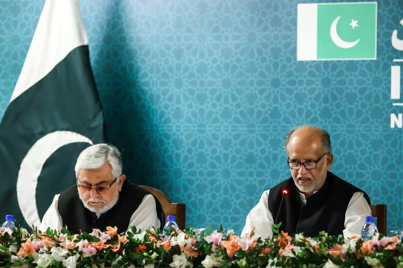 نشست قالیباف با فعالان اقتصادی پاکستان و ایران