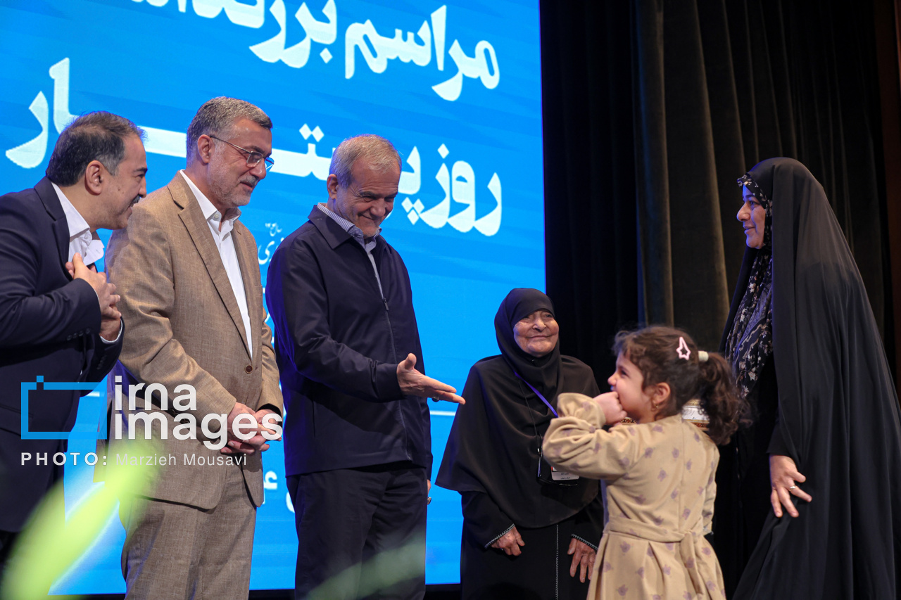 بزرگداشت مقام پرستار با حضور رئیس جمهور