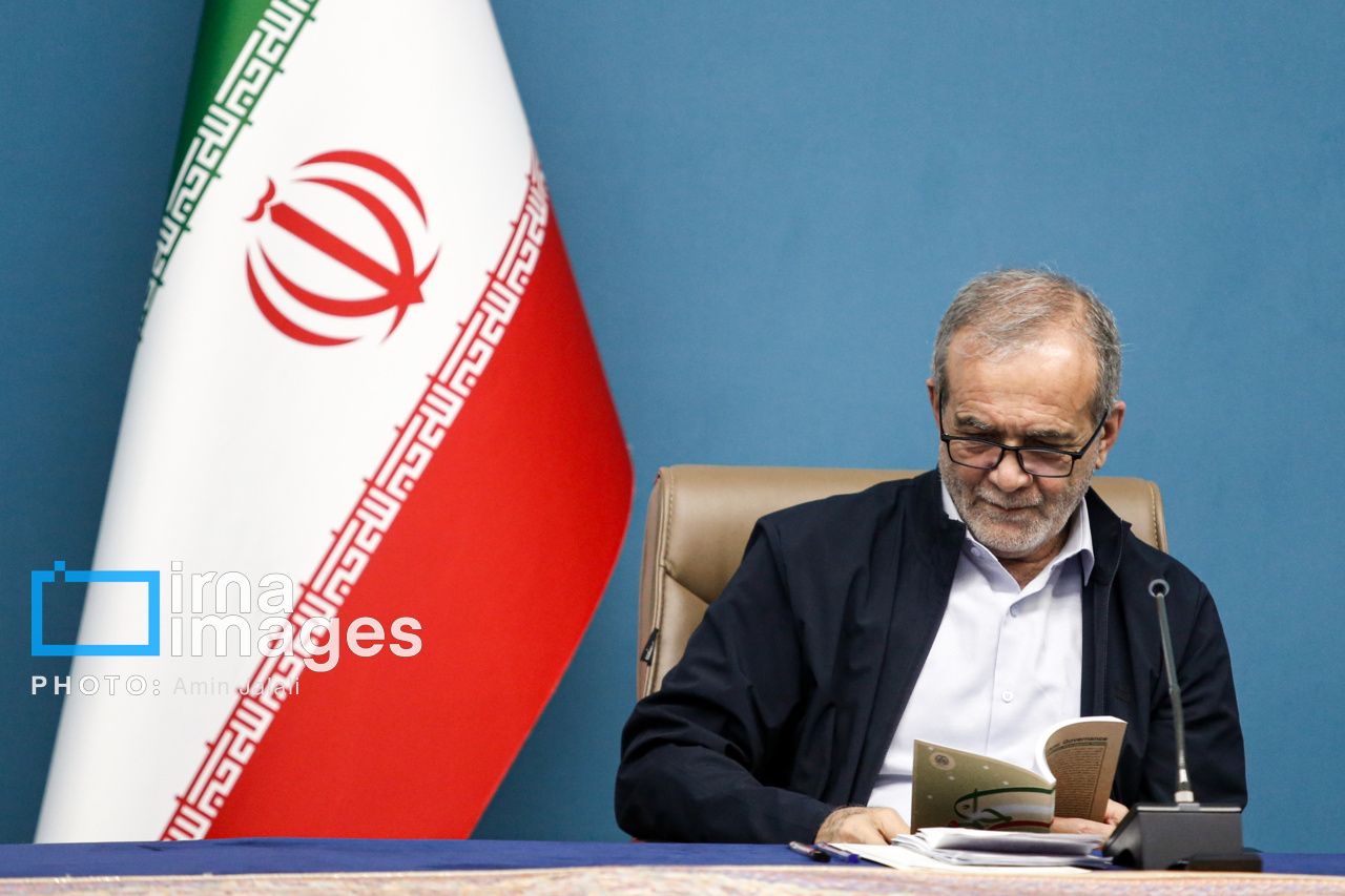 جلسه شورای عالی انقلاب فرهنگی