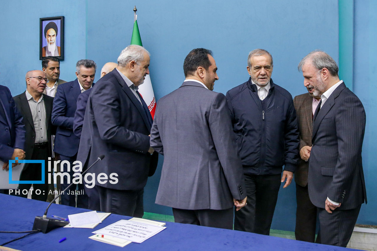 افتتاح و بهره برداری از طرح های نفت و نیرو