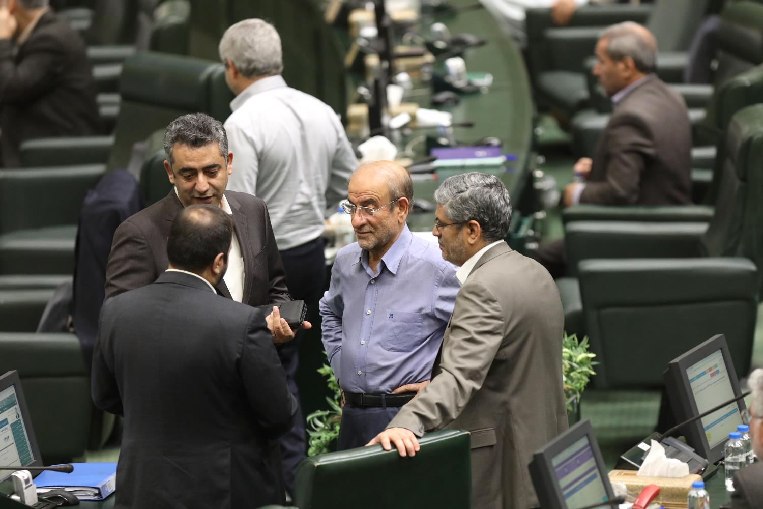 نشست بررسی برنامه هفتم توسعه در صحن علنی مجلس