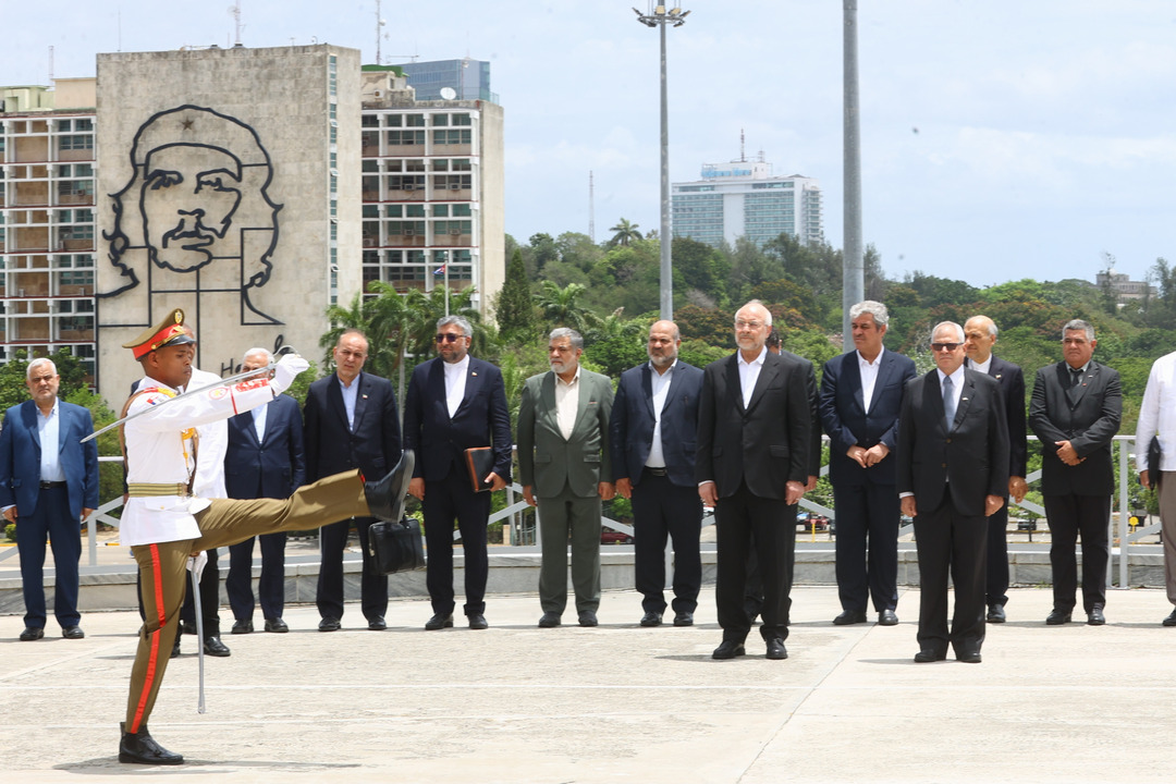 بدرقه قالیباف توسط رئیس و نایب‌رئیس مجلس کوبا