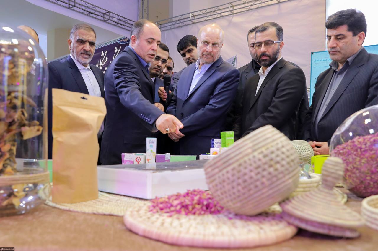 بازدید قالیباف از نمایشگاه «پیشگامان پیشرفت»