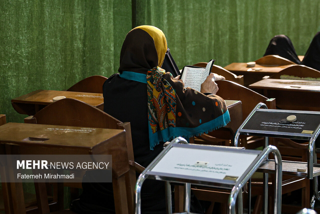 جزء خوانی قرآن کریم در حرم  عبدالعظیم 