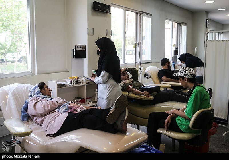 اهدای خون به مجروحان انفجار در بندر شهید رجایی