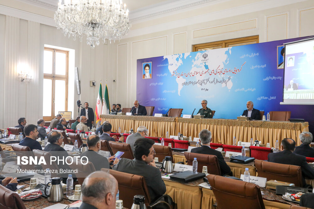 گردهمایی سفرا با حضور رییس ستاد کل نیروهای مسلح