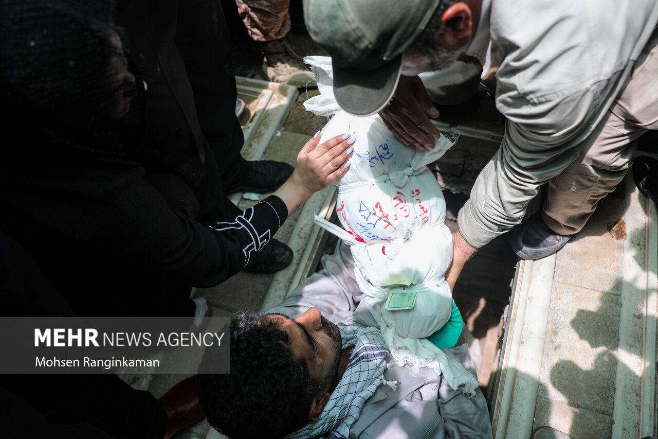 مراسم تشییع پیکر شهید دو ساله رایان قاسمیان